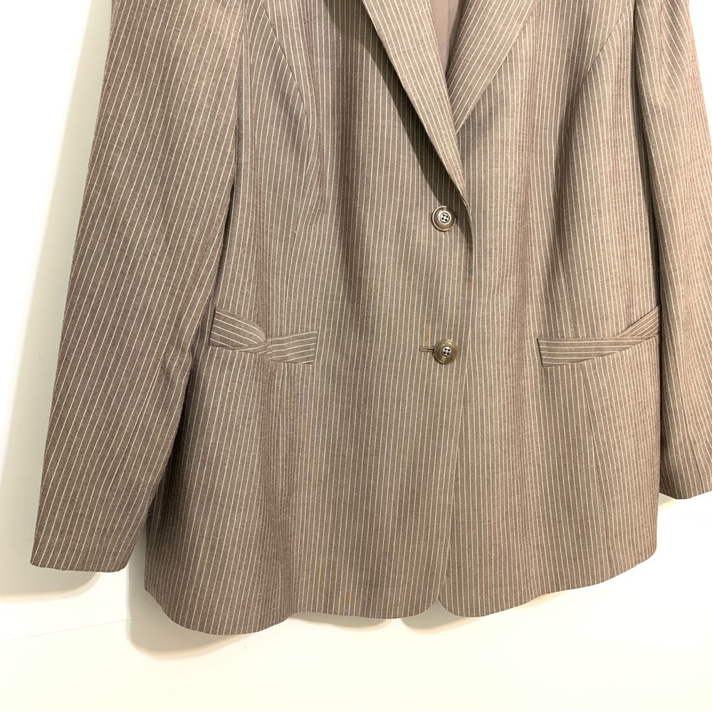 Tahari Brown Pinstripe Blazer Size 22W Two Button Notched Collar Professional - Picture 3 of 11